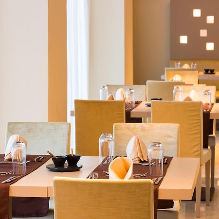 Radisson Blu Hotel NʼDjamena エクステリア 写真