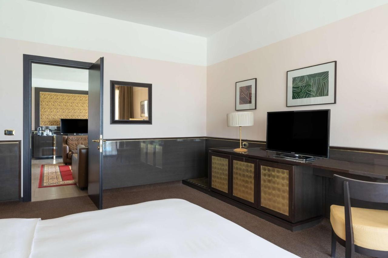 Radisson Blu Hotel NʼDjamena エクステリア 写真