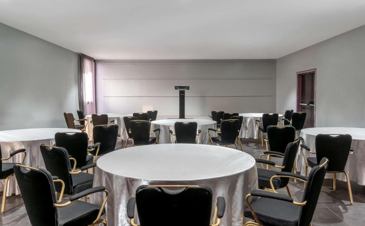 Radisson Blu Hotel NʼDjamena エクステリア 写真