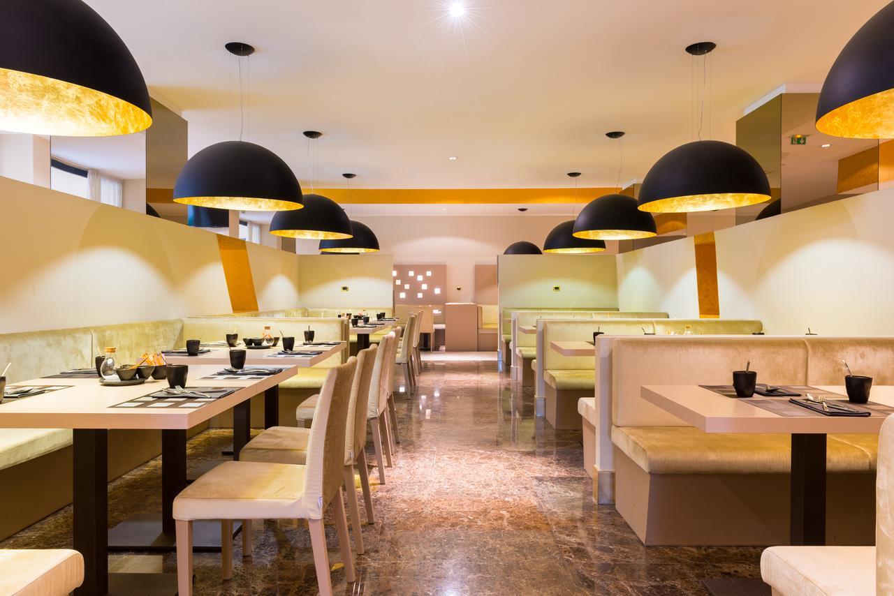 Radisson Blu Hotel NʼDjamena エクステリア 写真