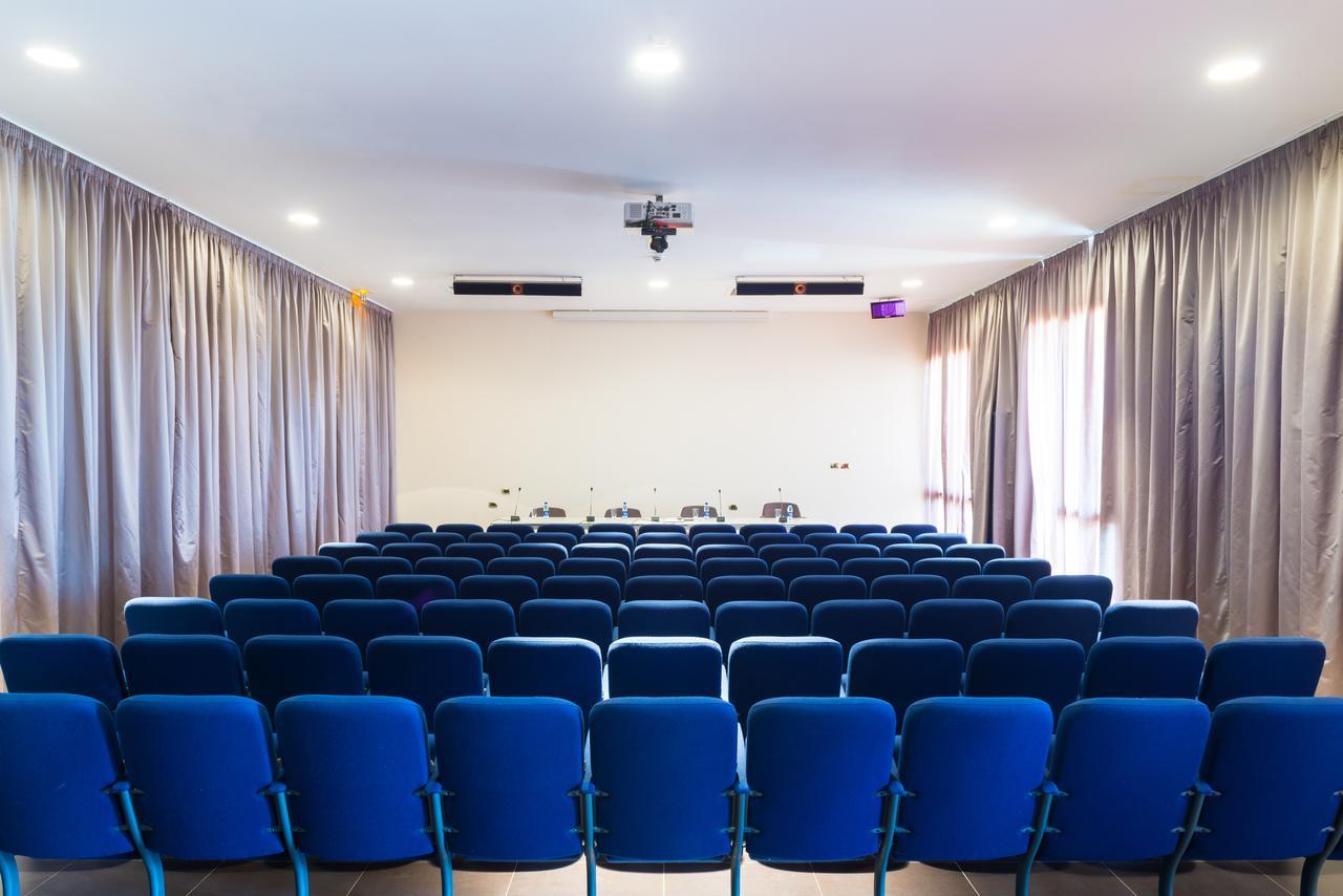 Radisson Blu Hotel NʼDjamena エクステリア 写真